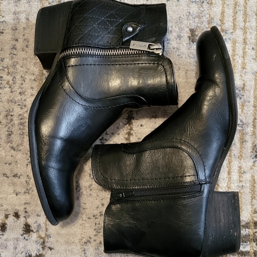 Unisa Black Booties (Sz 8)